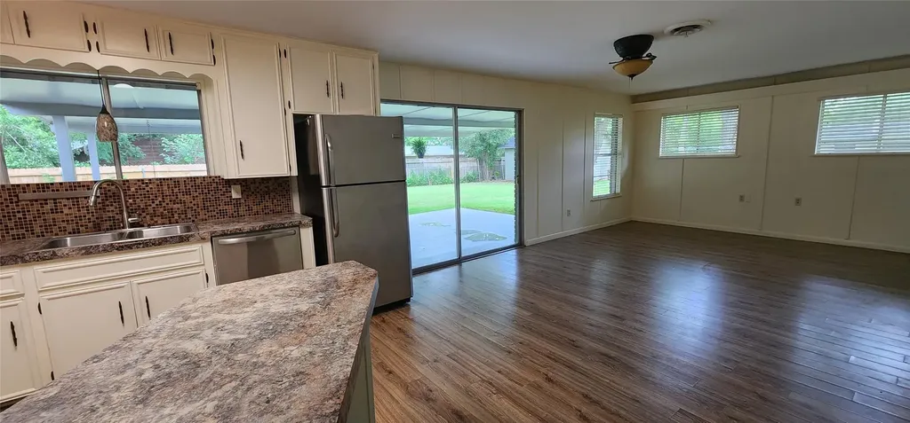 9205 Happy Trail Austin TX 78754