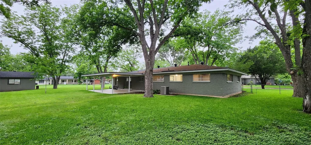 9205 Happy Trail Austin TX 78754
