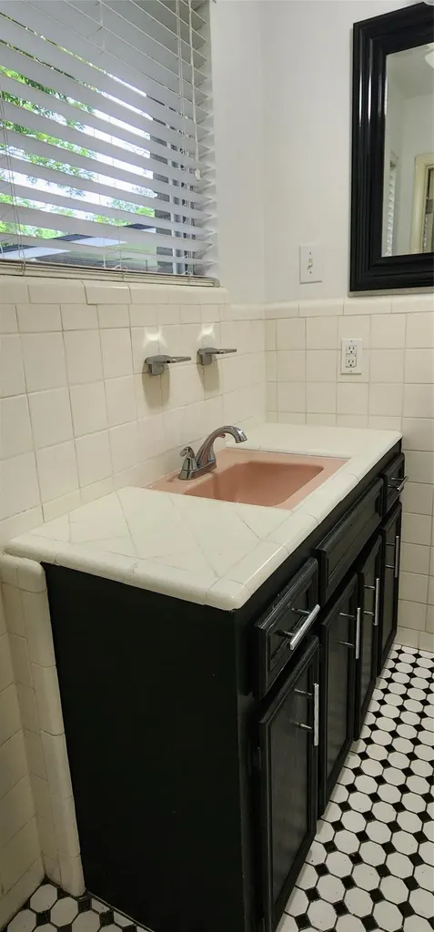 9205 Happy Trail Austin TX 78754