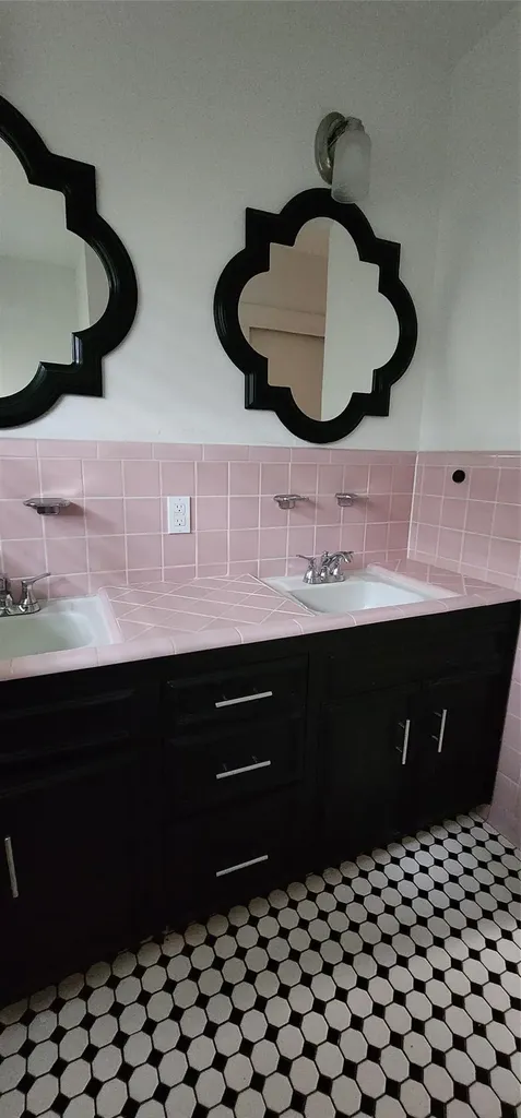 9205 Happy Trail Austin TX 78754