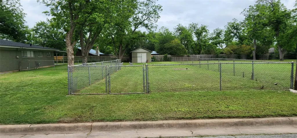 9205 Happy Trail Austin TX 78754