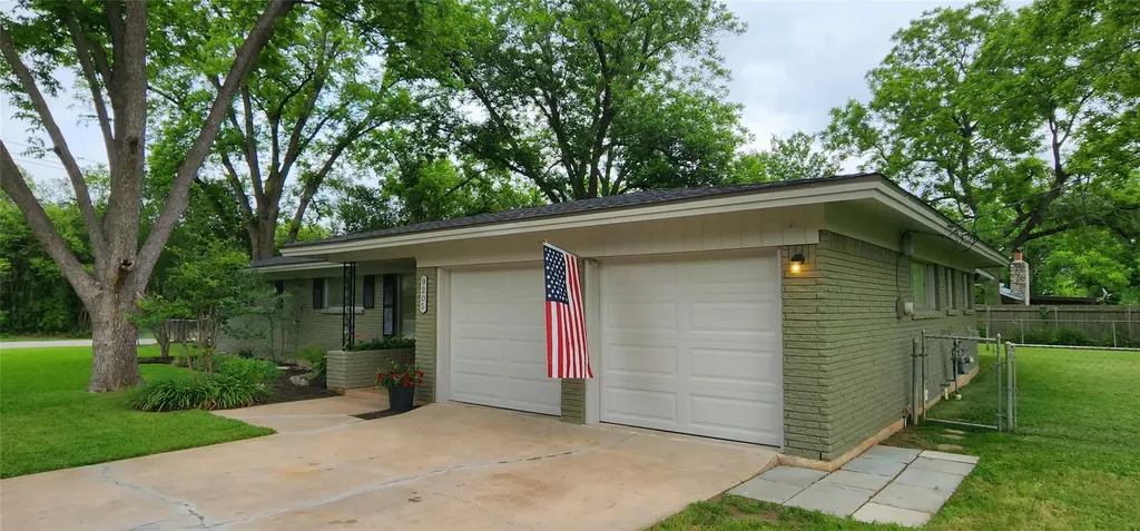 9205 Happy Trail Austin TX 78754