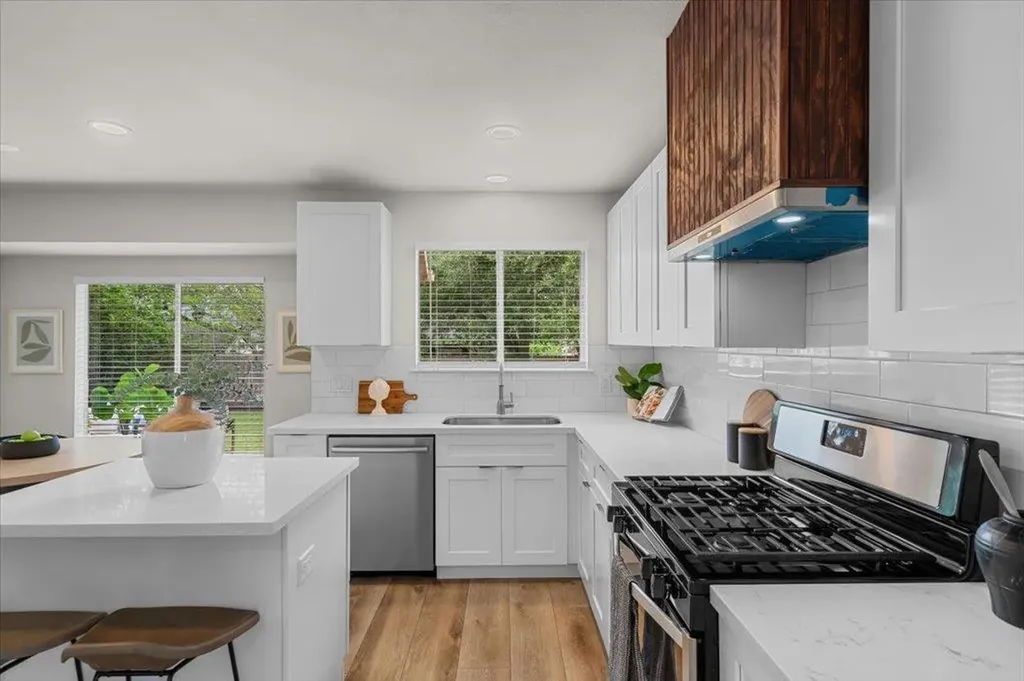 6437 Old Harbor Lane Austin TX 78739