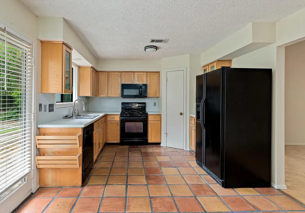 8022 Scotland Yard Austin TX 78759