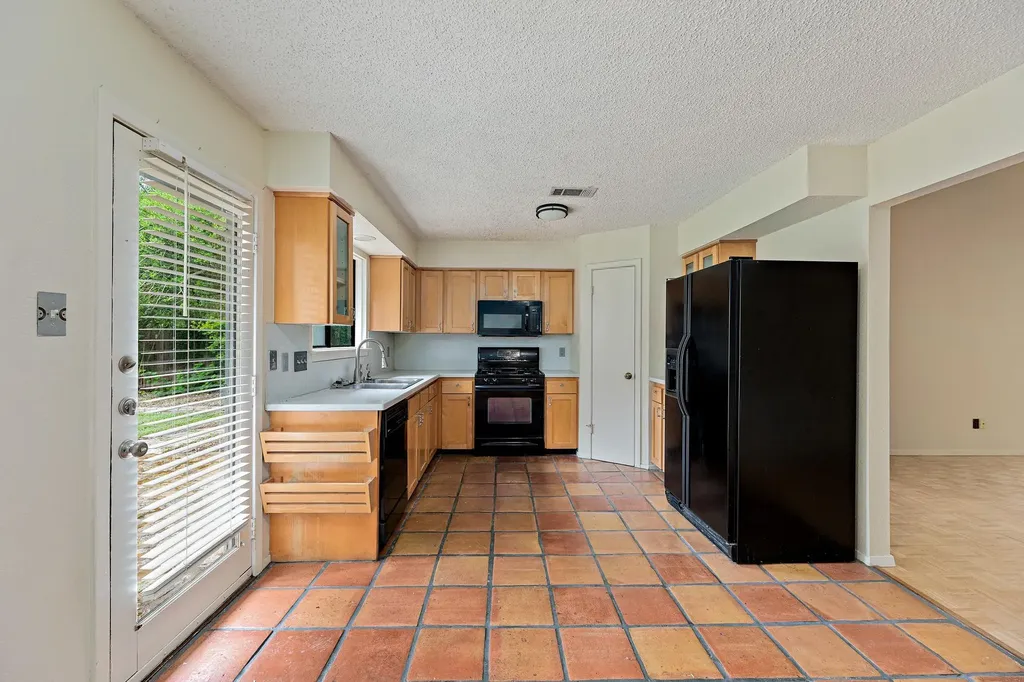 8022 Scotland Yard Austin TX 78759