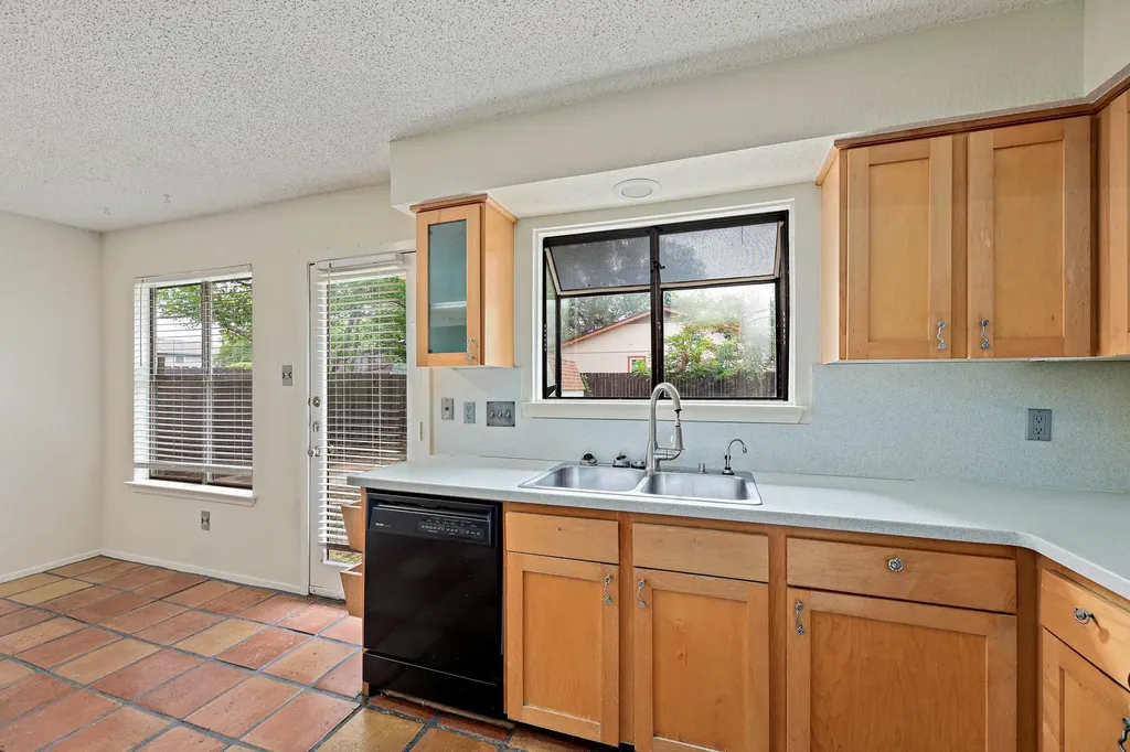 8022 Scotland Yard Austin TX 78759