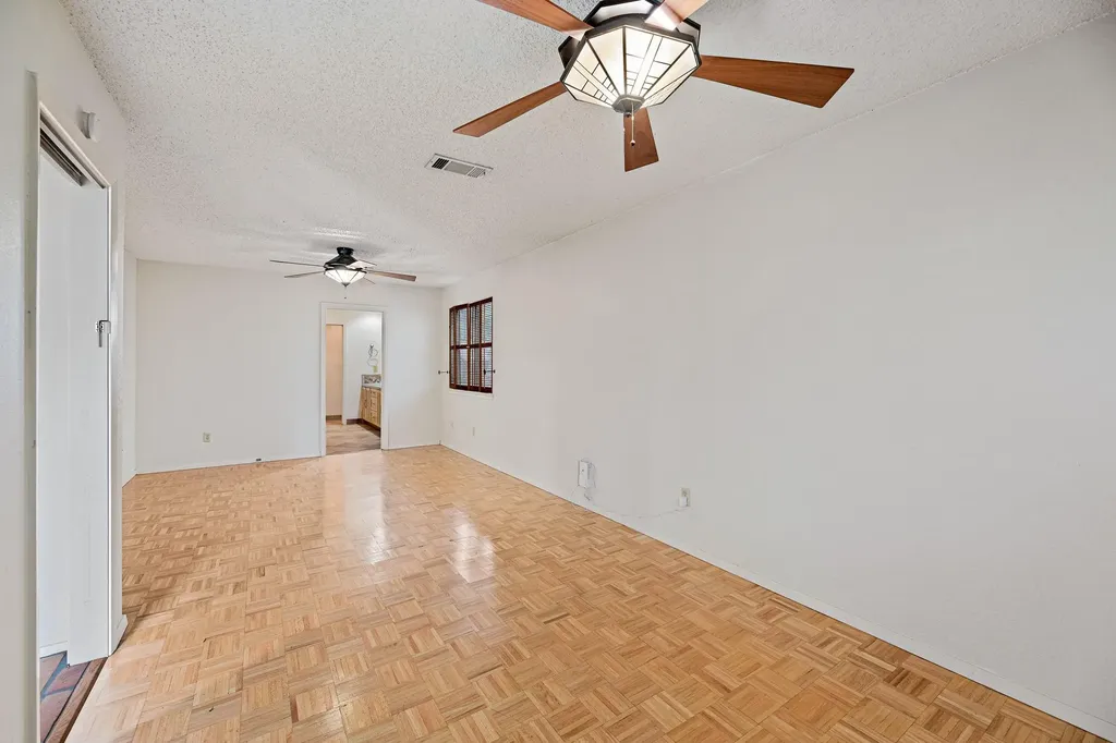 8022 Scotland Yard Austin TX 78759