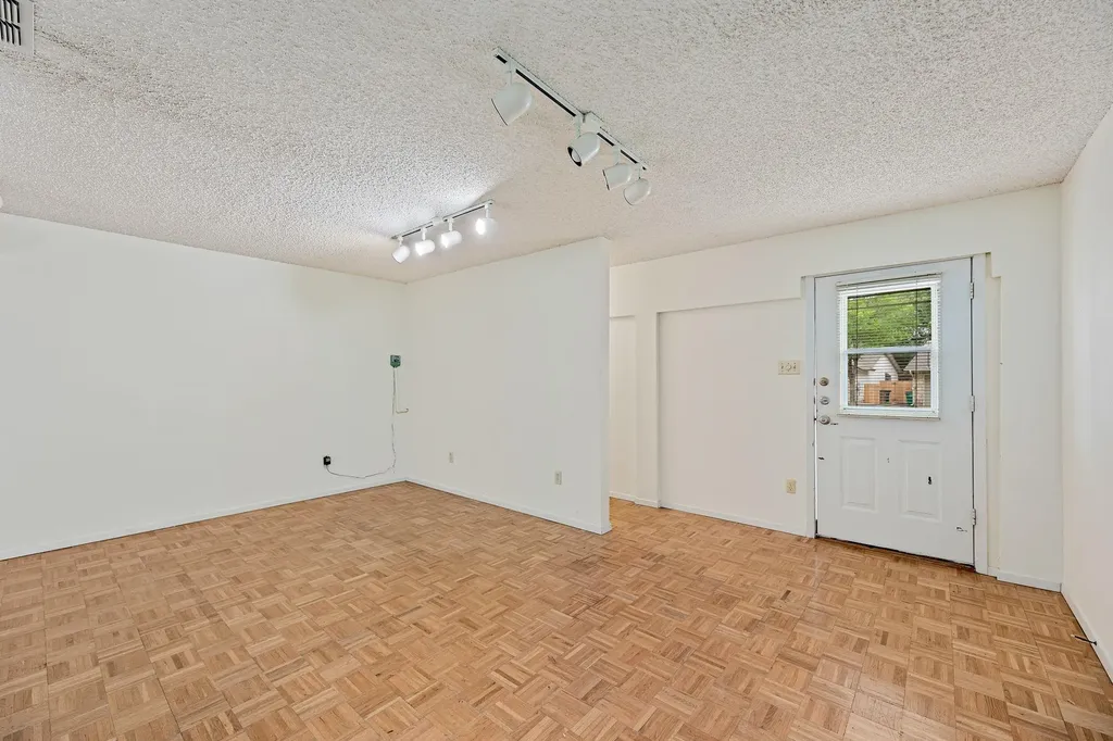 8022 Scotland Yard Austin TX 78759