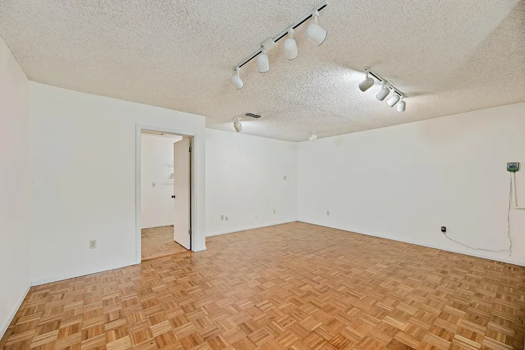8022 Scotland Yard Austin TX 78759