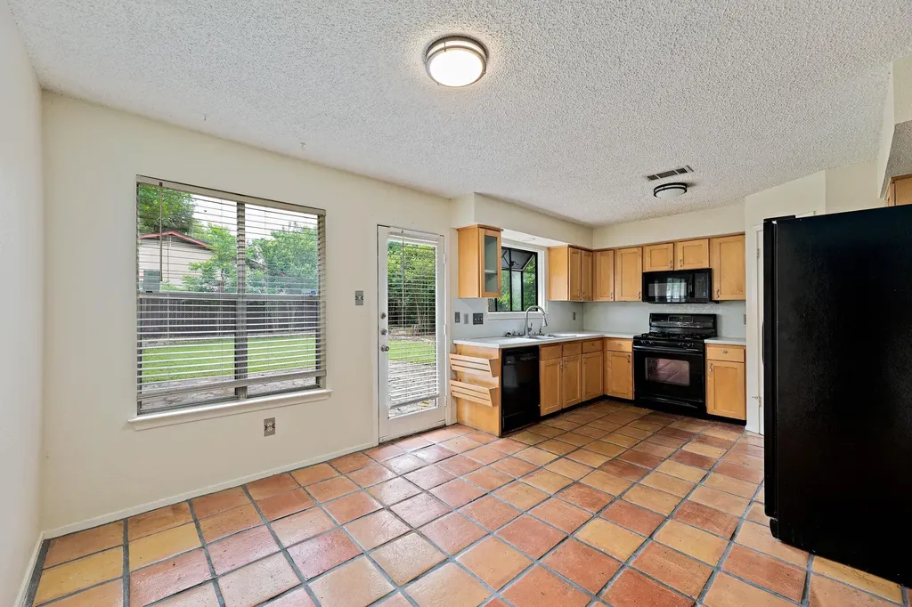 8022 Scotland Yard Austin TX 78759