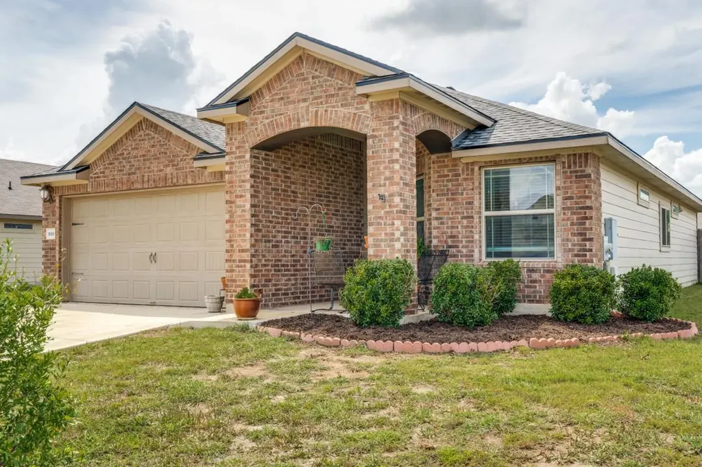 1618 Woodlands Drive Kyle TX 78640