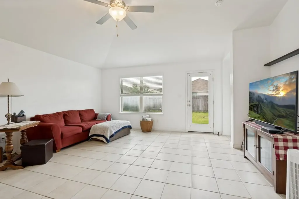 1618 Woodlands Drive Kyle TX 78640