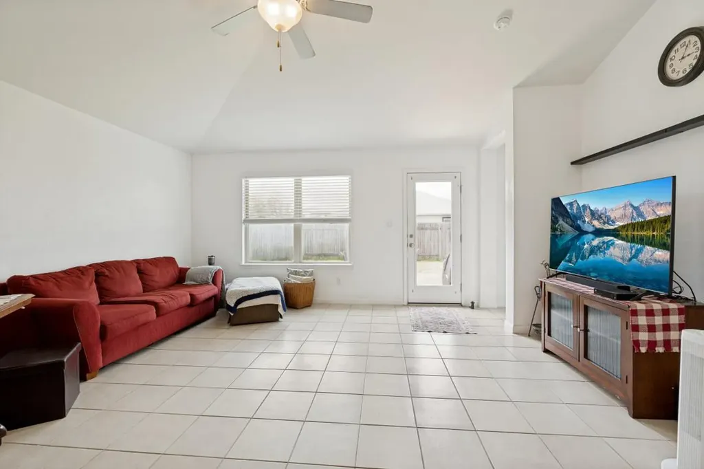 1618 Woodlands Drive Kyle TX 78640