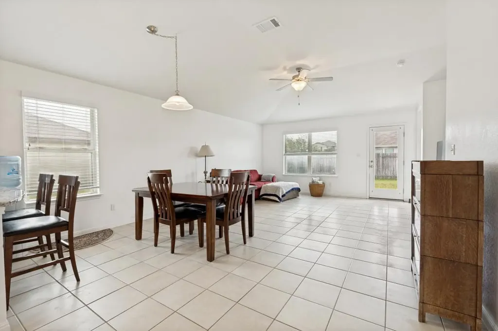 1618 Woodlands Drive Kyle TX 78640