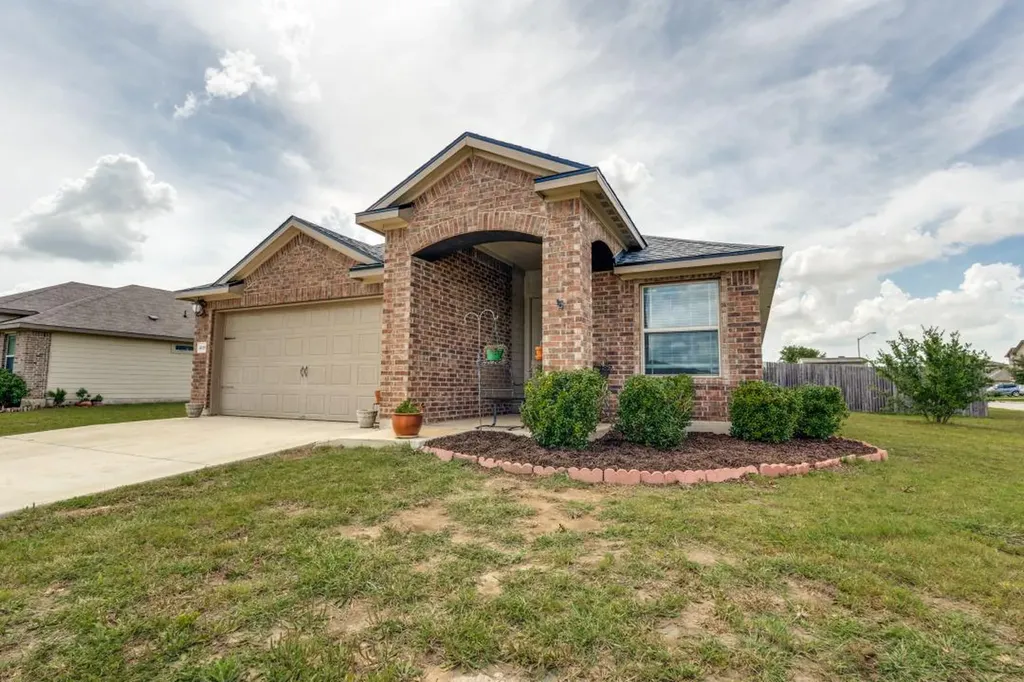 1618 Woodlands Drive Kyle TX 78640