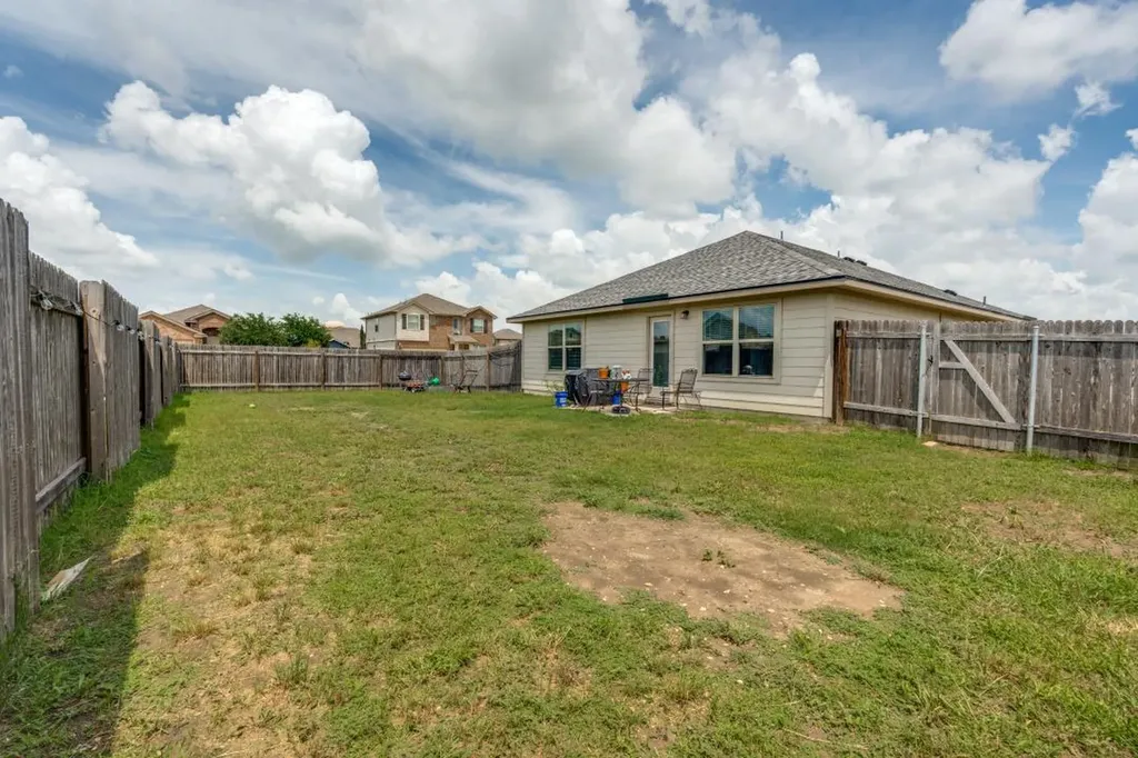 1618 Woodlands Drive Kyle TX 78640