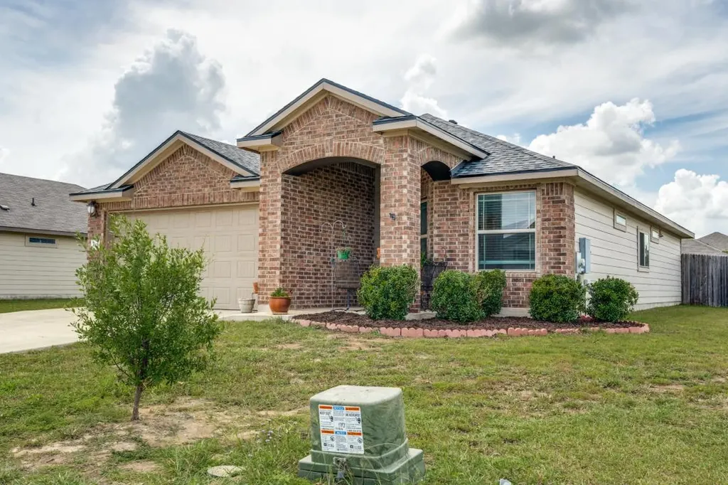 1618 Woodlands Drive Kyle TX 78640