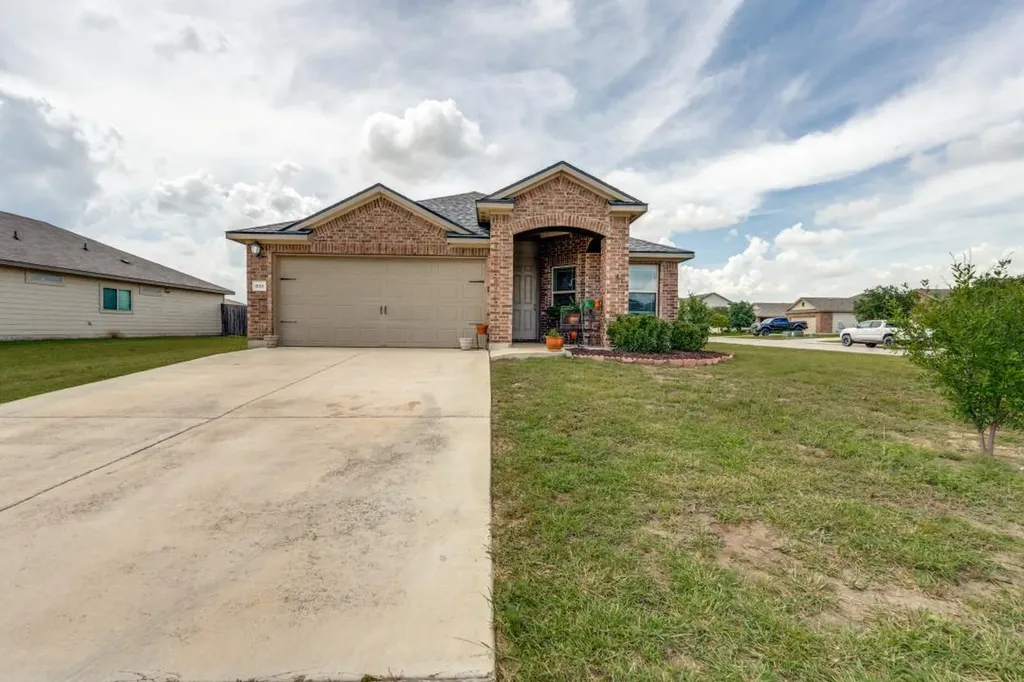 1618 Woodlands Drive Kyle TX 78640