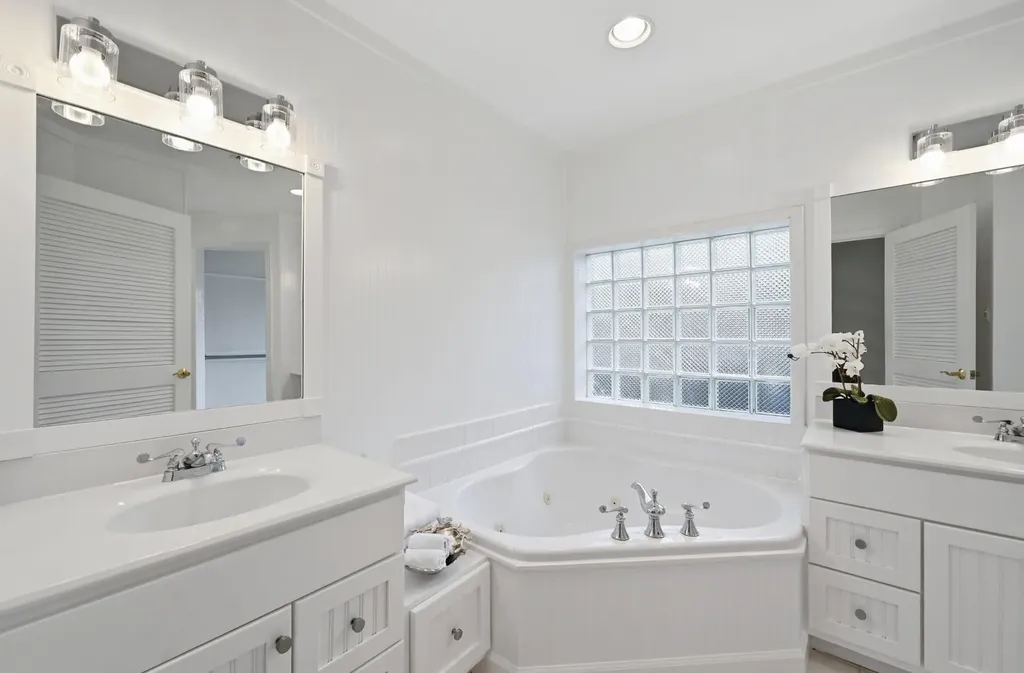 2106 Cypress Point E Austin TX 78746
