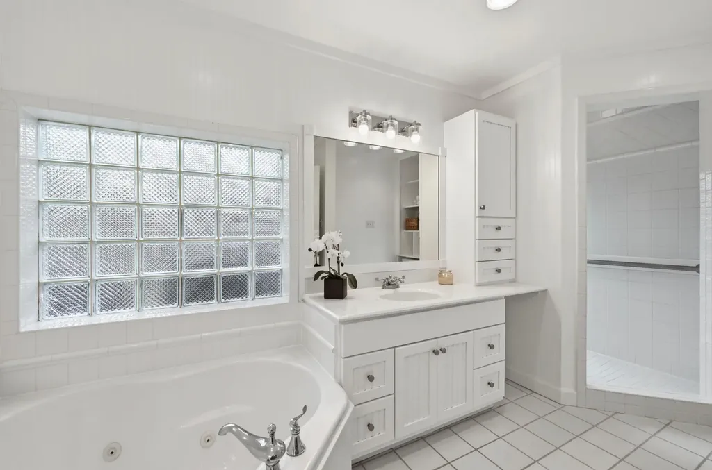 2106 Cypress Point E Austin TX 78746