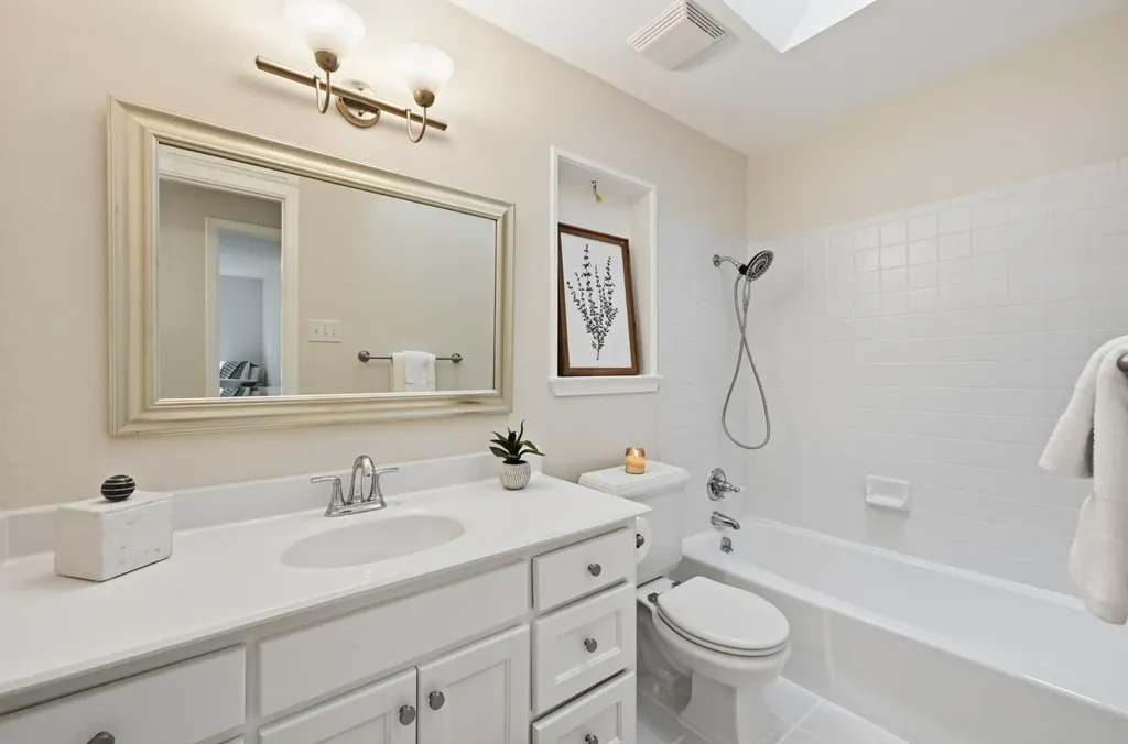 2106 Cypress Point E Austin TX 78746