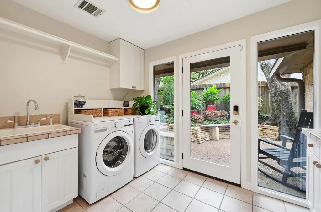 2106 Cypress Point E Austin TX 78746
