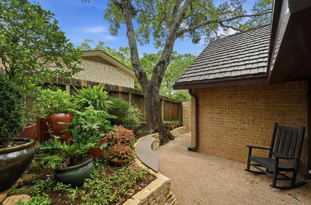 2106 Cypress Point E Austin TX 78746