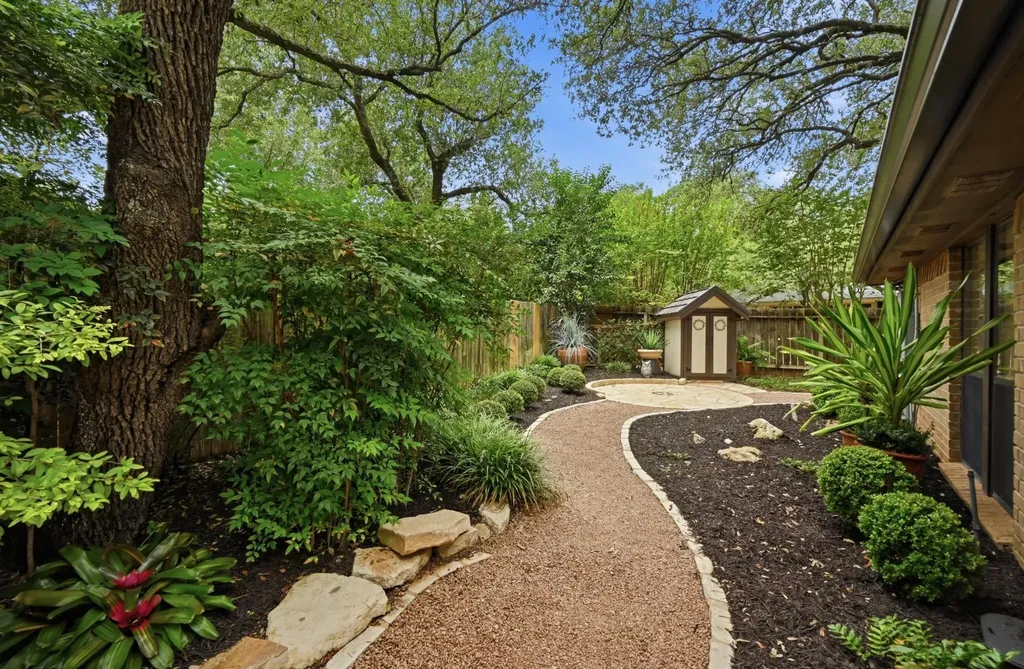 2106 Cypress Point E Austin TX 78746