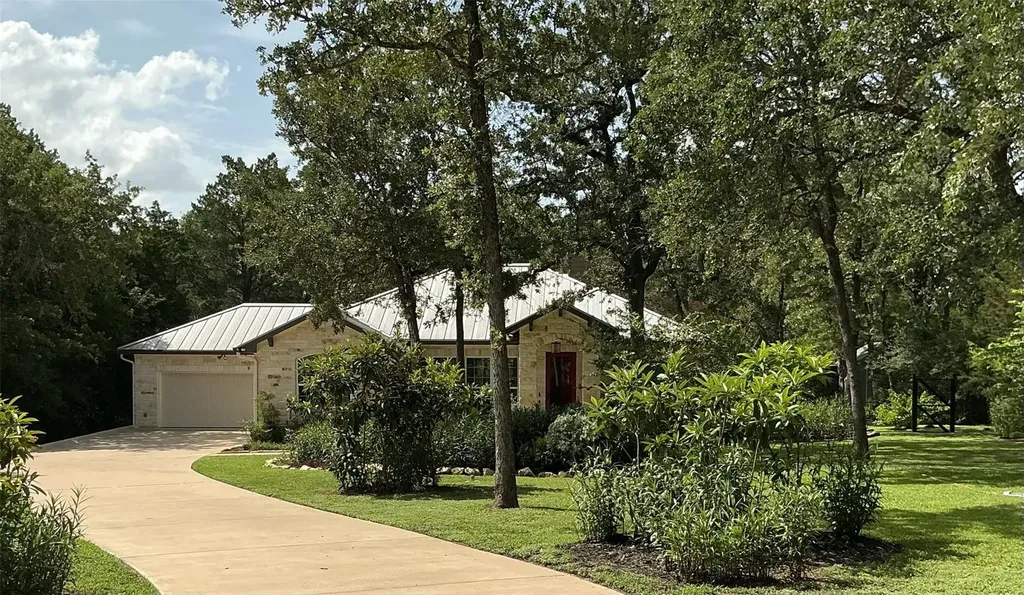 118 Loblolly Drive Elgin TX 78621