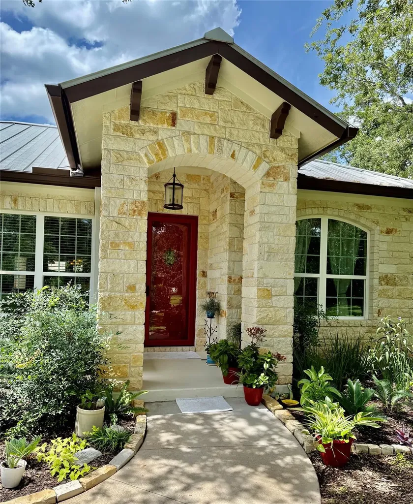 118 Loblolly Drive Elgin TX 78621