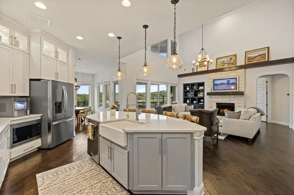 215 Lodestone Lane Austin TX 78738