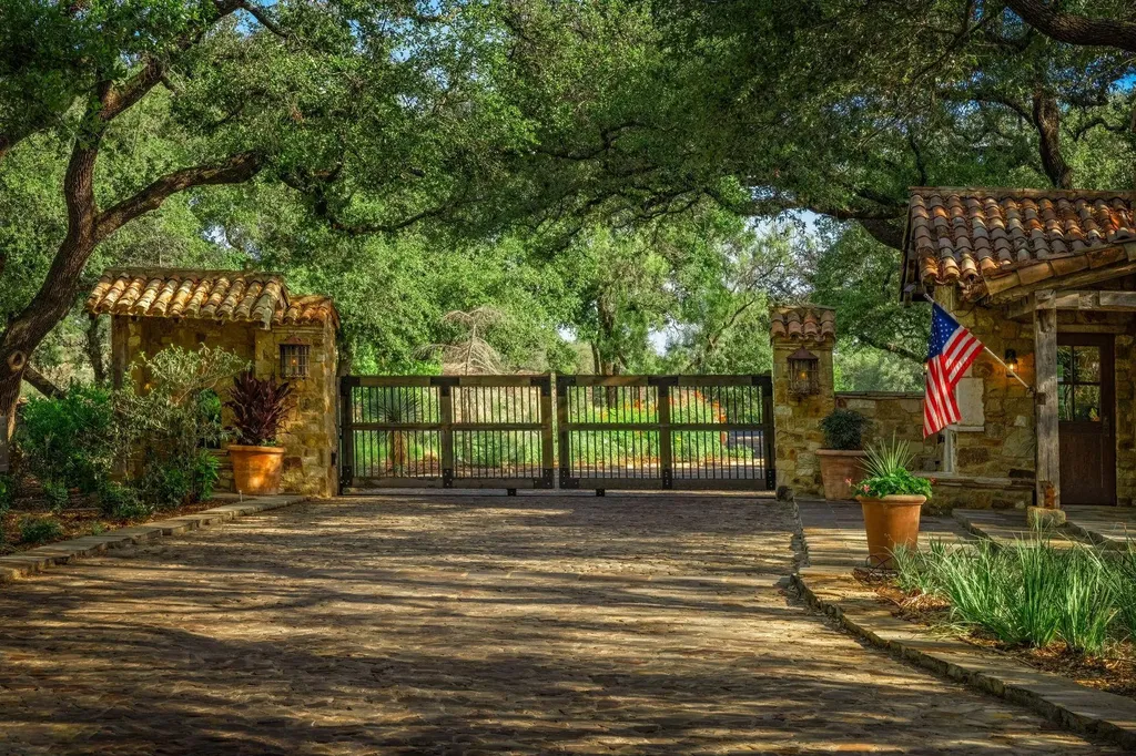 00 Mirador Horseshoe Bay TX 78657