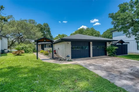 104 Bluebird Lane Highland Haven TX 78654