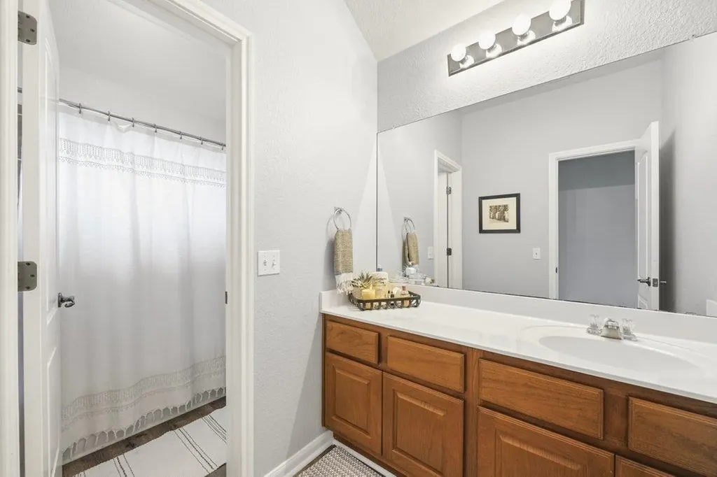 540 Manchester Lane Austin TX 78737