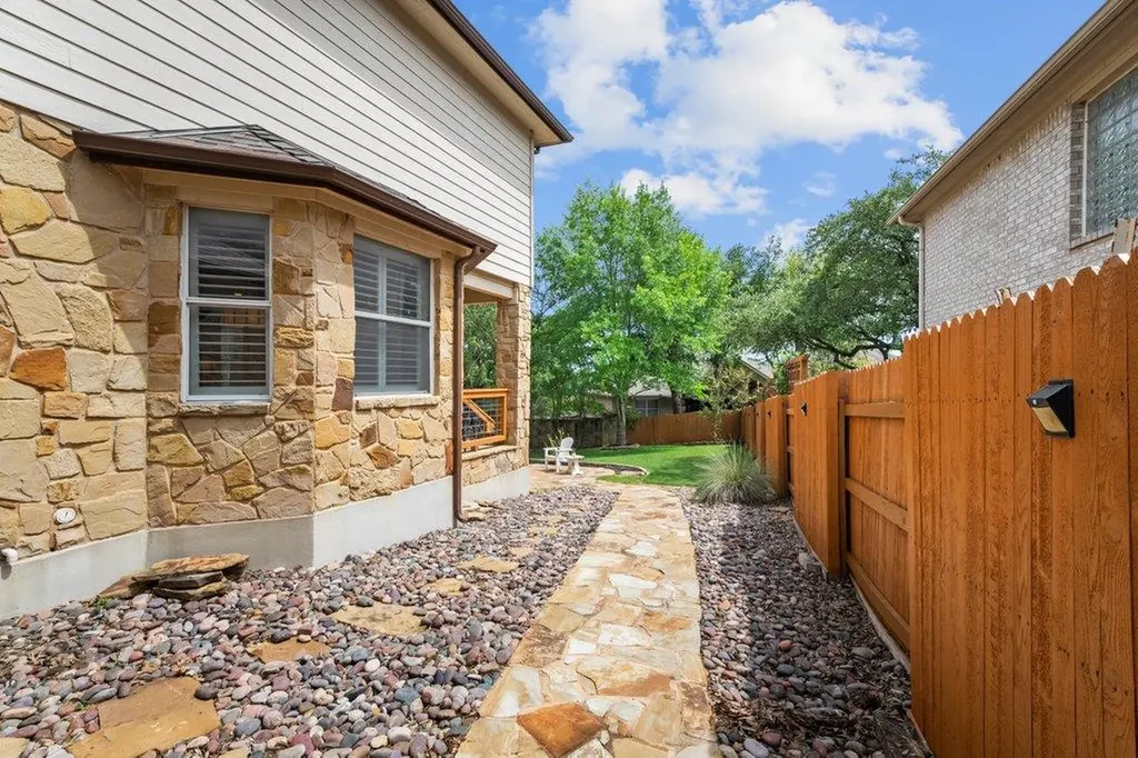 540 Manchester Lane Austin TX 78737