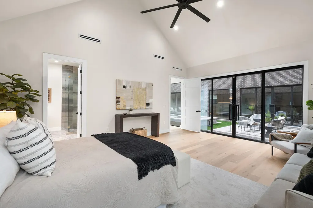 1910 Crooked Lane Austin TX 78741