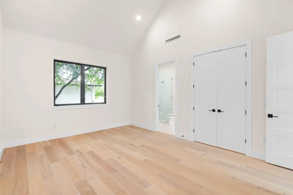 1910 Crooked Lane Austin TX 78741