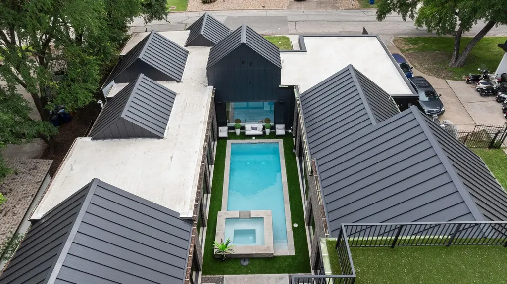 1910 Crooked Lane Austin TX 78741