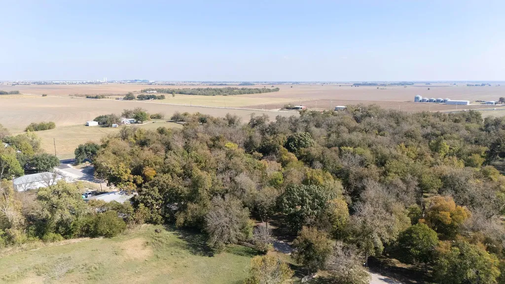 75 County Road 129 Taylor TX 76574