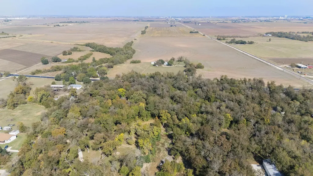 75 County Road 129 Taylor TX 76574