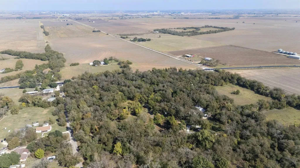 75 County Road 129 Taylor TX 76574