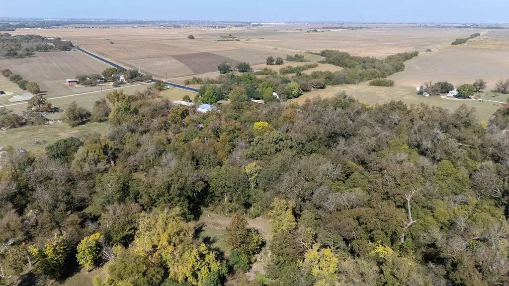 75 County Road 129 Taylor TX 76574