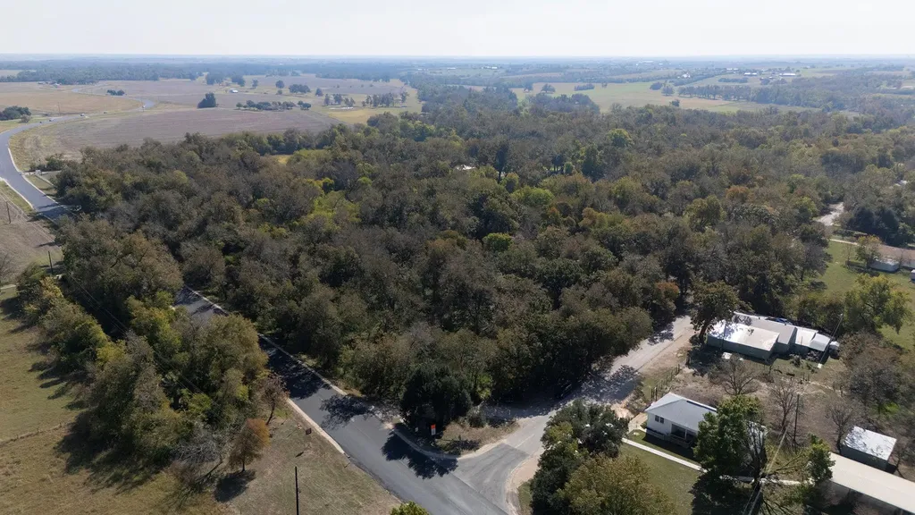 75 County Road 129 Taylor TX 76574