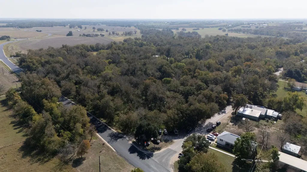 75 County Road 129 Taylor TX 76574