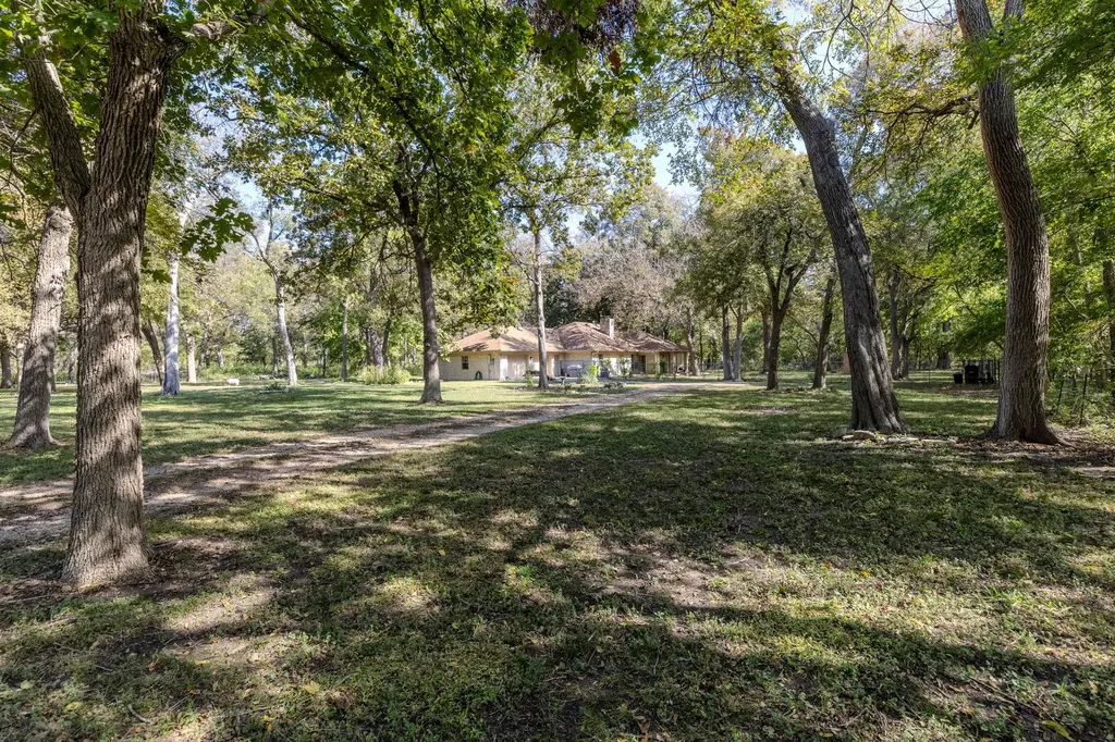 75 County Road 129 Taylor TX 76574