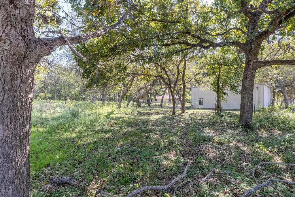 75 County Road 129 Taylor TX 76574