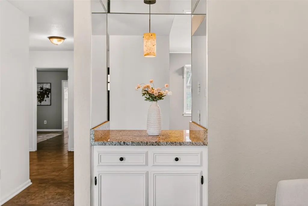 11121 Pinehurst Drive Austin TX 78747