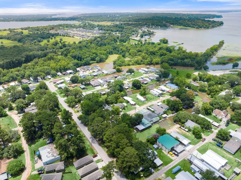 9649 Warm Spring Willis TX 77318