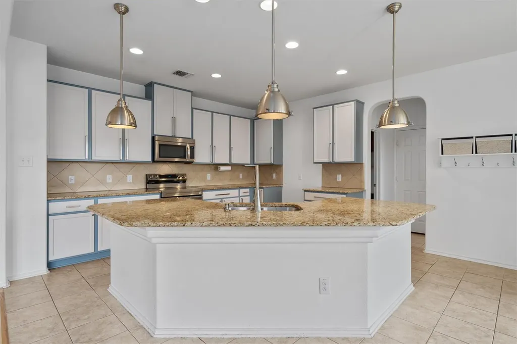 607 Yosemite Trail Taylor TX 76574