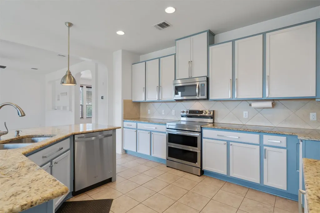 607 Yosemite Trail Taylor TX 76574